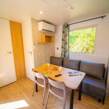 Camping Mobil Confortable - 6 Pers. - Api-1-52-2193 *