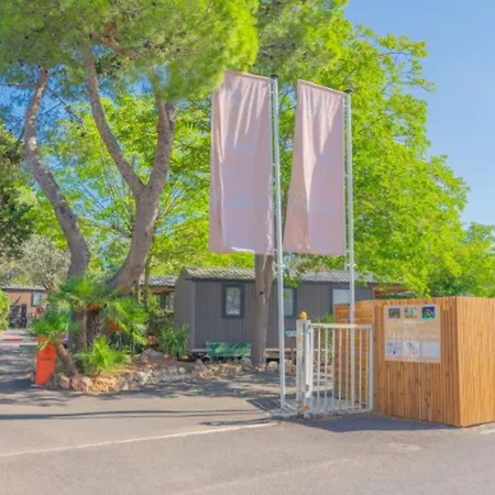 Camping Mobil Confortable - 6 Pers. - Api-1-52-2193